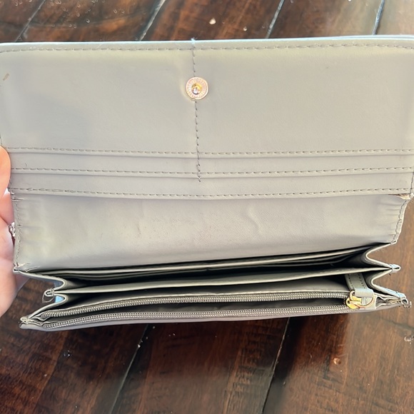 NWOT BCBGeneration wallet. Gray with gold hardware 13 pockets - Picture 5 of 6